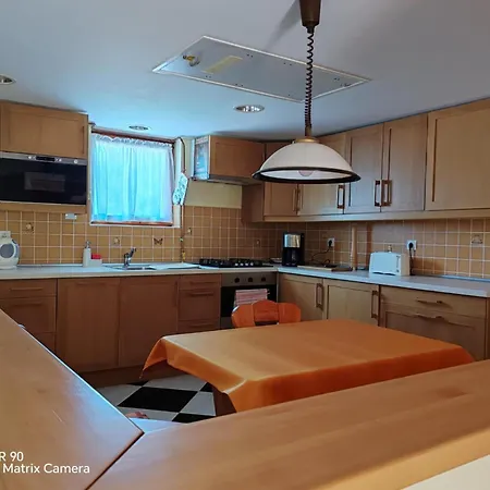 Erdoalja-padlaster Apartament *